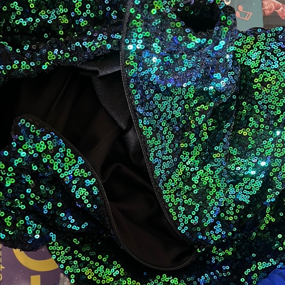 Green and Blue Sequin mermaid tail - Picture 4 of 4